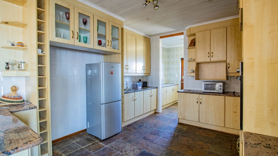 4 Bedroom Property for Sale in Pearl Bay Western Cape